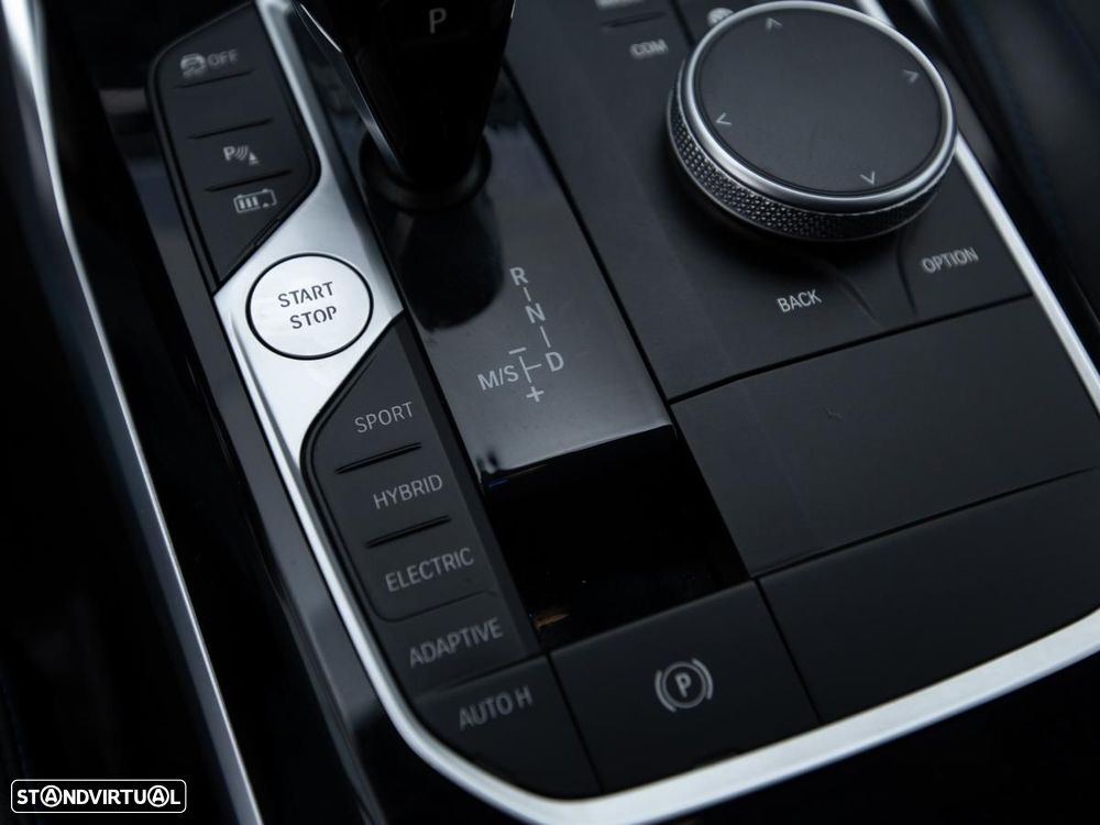 BMW 320 e Pack Desportivo M Auto - 25