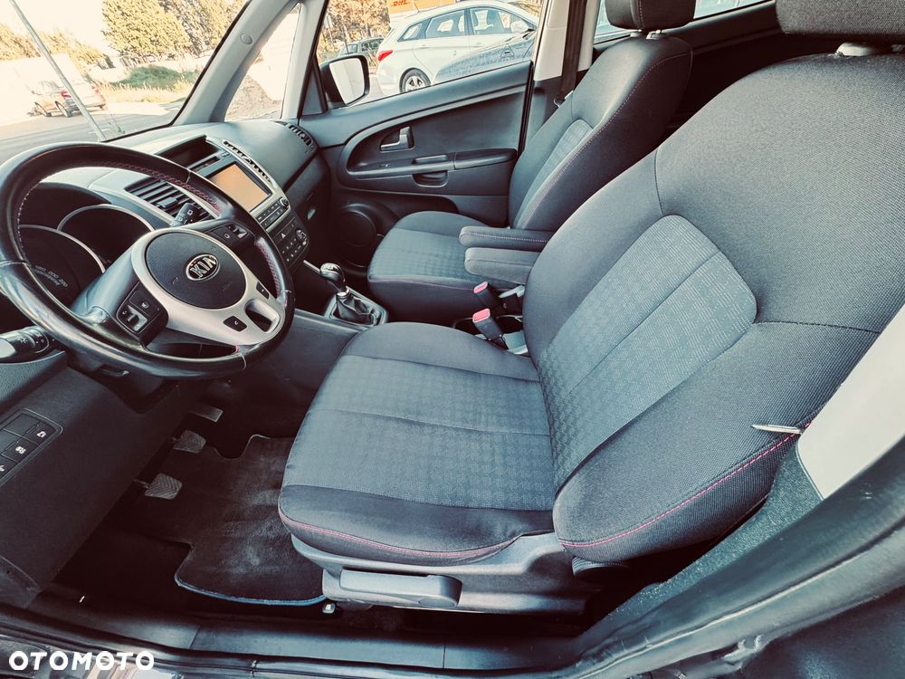 Kia Venga - 10