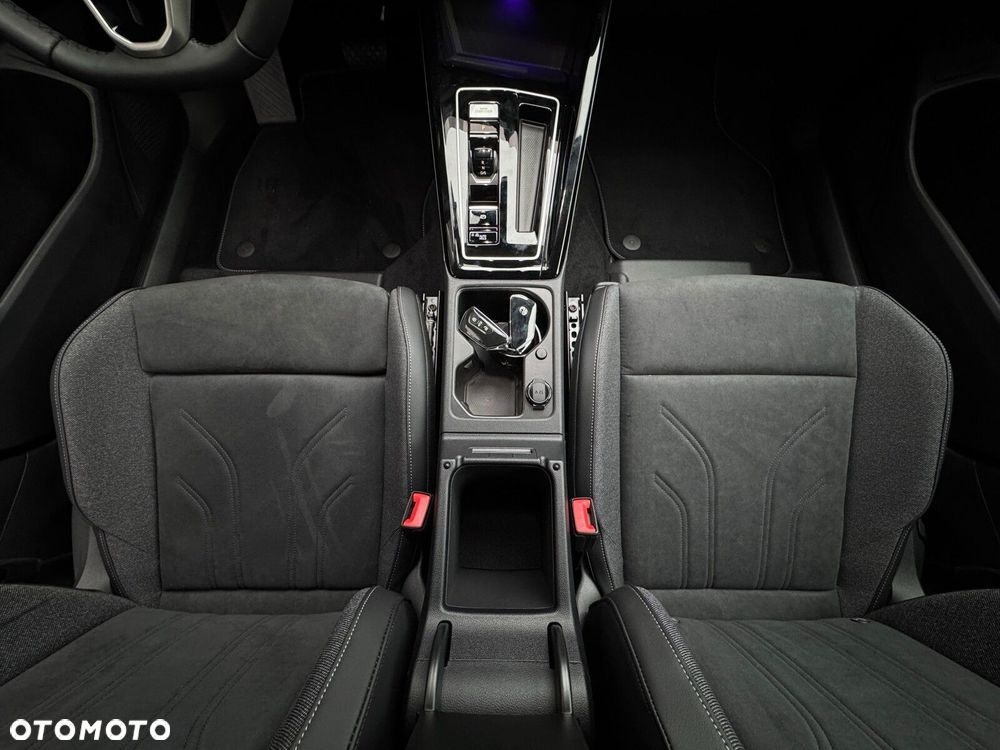 Volkswagen Golf - 25