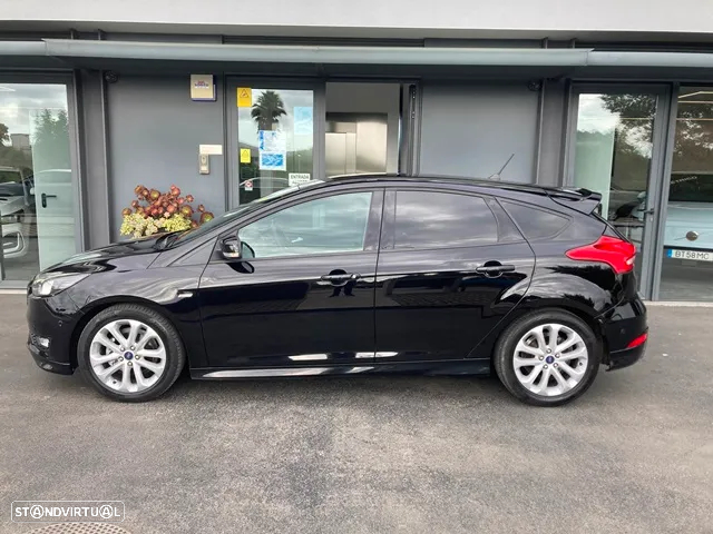 Ford Focus 1.0 EcoBoost S&S ST-Line - 4