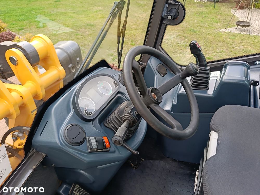 Mecalac AX 850 - 18