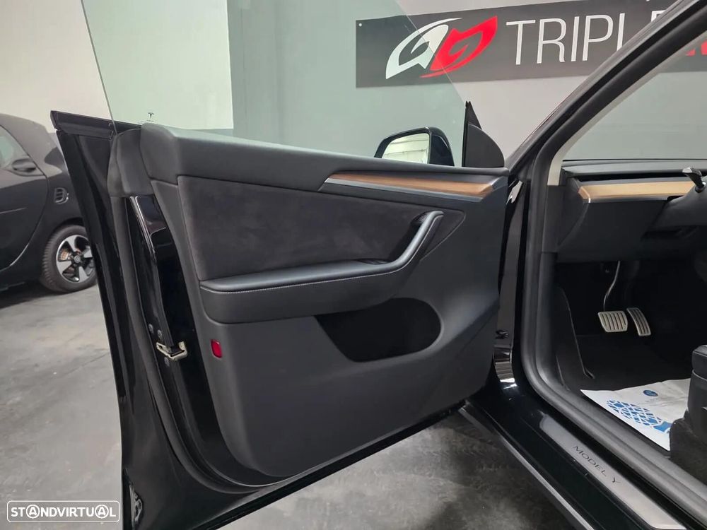 Tesla Model Y Performance Dual Motor AWD - 28