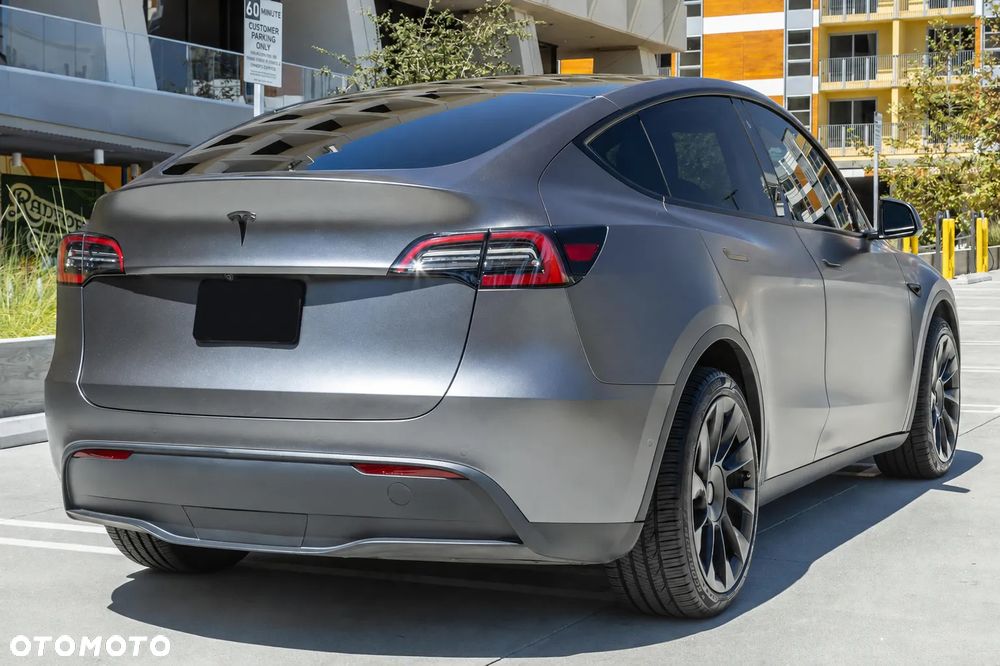 Tesla Model Y Long Range Dual Motor AWD - 4