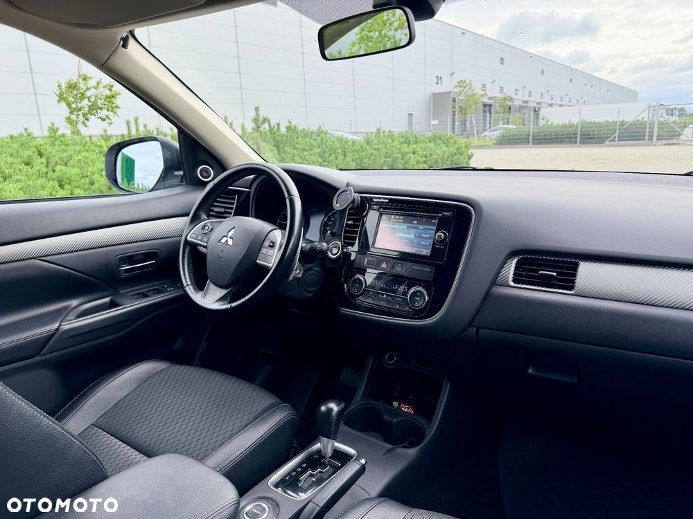 Mitsubishi Outlander 2.2 DID Instyle Navi 4WD - 7
