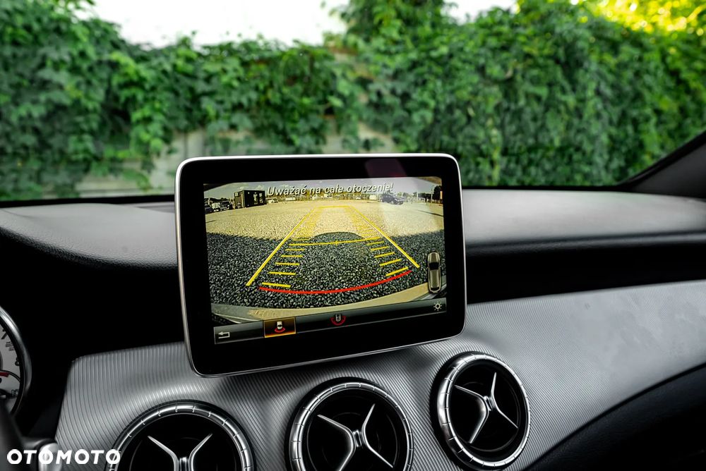 Mercedes-Benz CLA 200 7G-DCT Peak Edition - 38