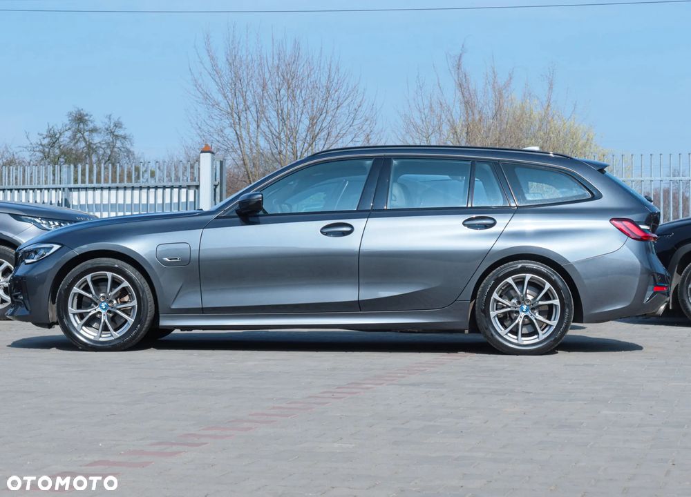 BMW Seria 3 330e Sport Line - 31