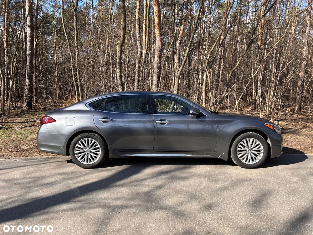 Infiniti Q70 - 1