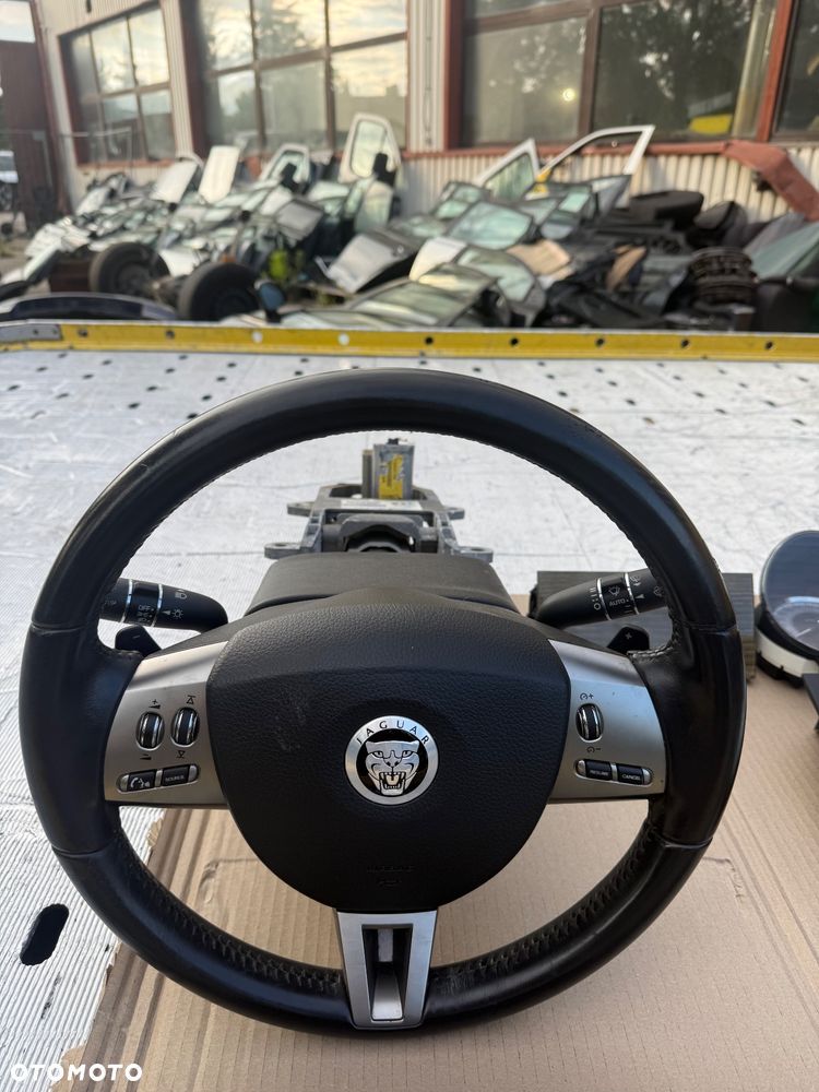 Jaguar XF  Moduł komfortu 6G91-19G481 AK - 150 złoty  Moduł sterownika parkowania 6W83-15K866-BJ - 30 złoty  Czytnik nawigacji 9W83-10E887-CB - 50 złoty  Panel wybierak zmiany biegów 8x23-7e453-cf - 300 złoty  Ekran wyświetlacza nawigacji:  8X23- 10E889-AC - 120 złoty  LISTWA NAKŁADKA DESKI KONSOLI PRAWA DEKOR 8X23 014A22 AF - 360 złoty  Skrzynka bezpieczników: 8X2T-14B476-AD - 250 złoty  Schowek uchwyt na napój: 8x23-600000-A - 60 złoty  Moduł sterownika hamulca 8x23-2c496-ad - 60 złoty  Panel klimatyzacji 8x23-18c858-ae - 40 złoty  Przycisk świateł awaryjnych + dekor 8x23-11b650-ab - 50 złoty  Kratka nawiewu lewa: 8x23-014a23-af - 70 złoty  Sensor poduszek 8x23-14b654-ab - 100 zloty  Kratki nawiewu powietrza środkowe:  8x23-19K617-bf - 230 złoty  Sterownik modułu 8x2t-14b476-bd - 100 złoty  Licznik obrotomierz 8x23-10849-kh - 200 złoty  Klapka od schowka - 50 złoty  Moduł radia 8x23-14c512-080115 - 50 złoty  Radio zmieniarka odtwarzacz 7g9n-14c230-ta - 150 złoty  Grill atrapa 8x23-8a100-aa - 200 złoty  Dźwignia kolumny kierowniczej 2w93-14b517-ac - 350 złoty  Wzmacniacz 6H52-18C808-DD - 100 złoty Kolumna kierownicza blokada 8x23-3k772-aa - 150 złoty - 7