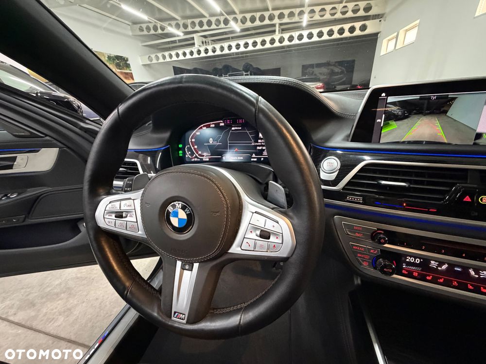 BMW Seria 7 745e sport - 36