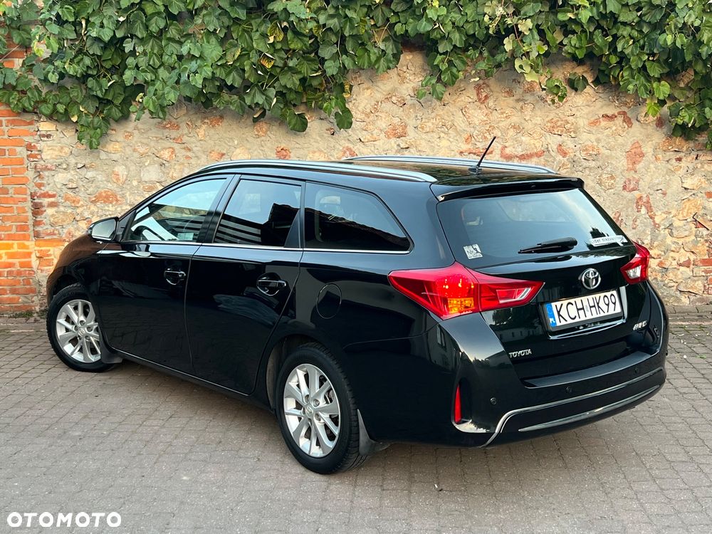 Toyota Auris 1.6 Premium Comfort MS - 3