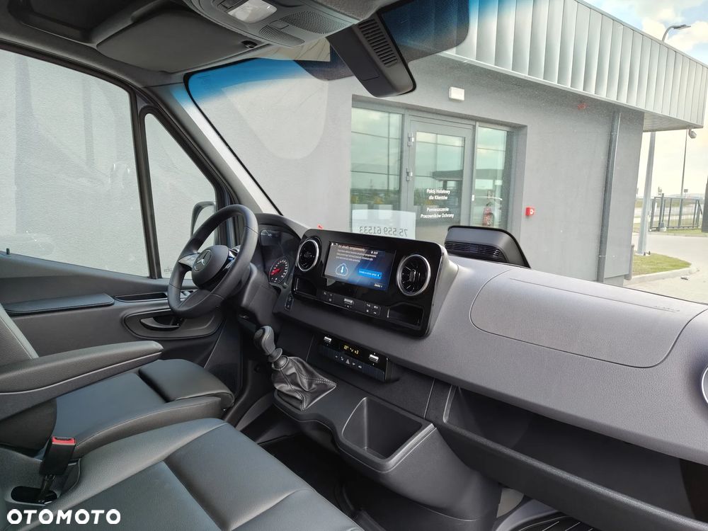 Mercedes-Benz Sprinter - 14