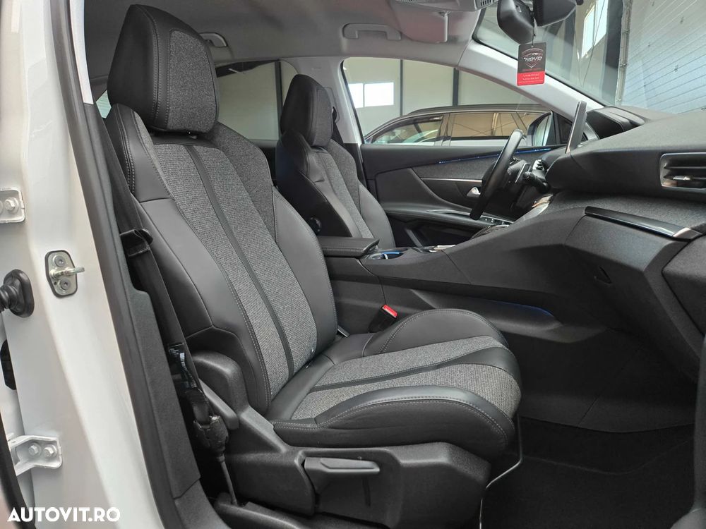 Peugeot 3008 1.2 PureTech Turbo S&S EAT6 Allure - 26