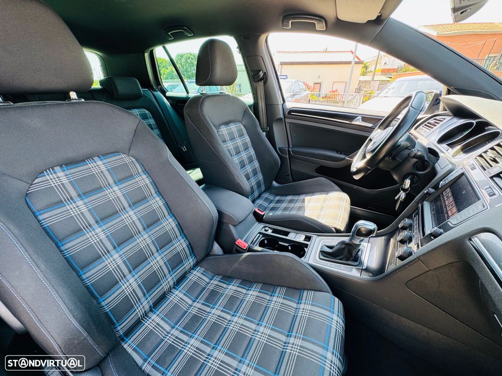 VW Golf 1.4 GTE Plug-In-Hybrid DSG - 12
