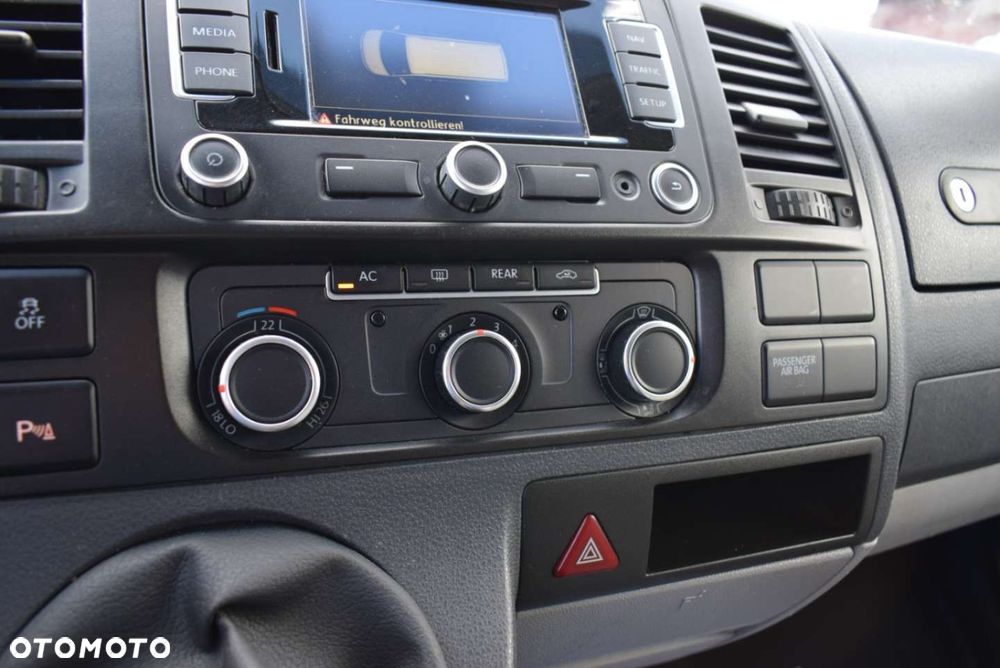 Volkswagen Caravelle - 27