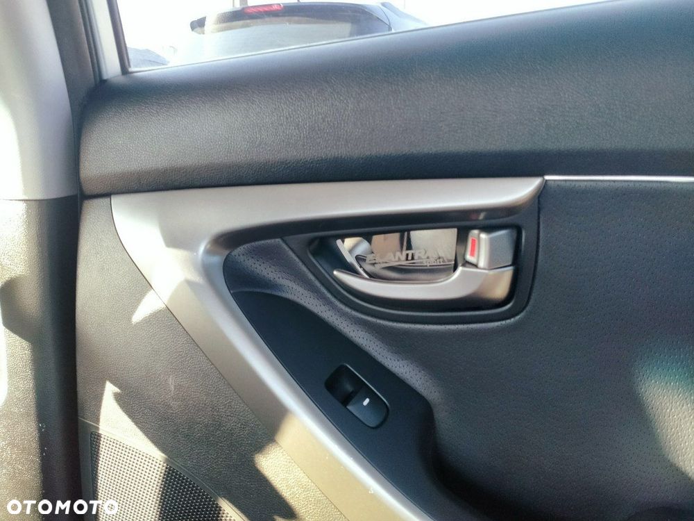 Hyundai Elantra - 13