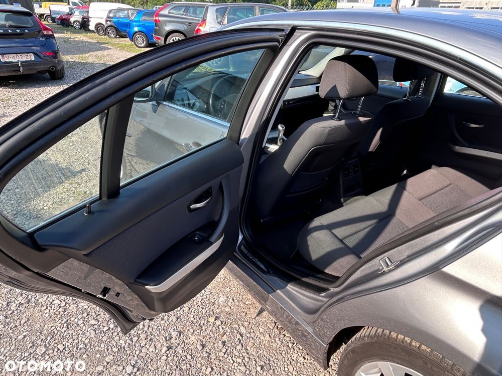 BMW Seria 3 318i Edition Exclusive - 13