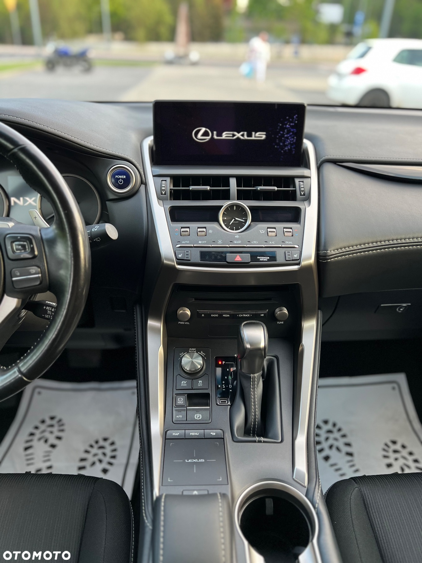 Lexus NX 300h Business Edition AWD - 25