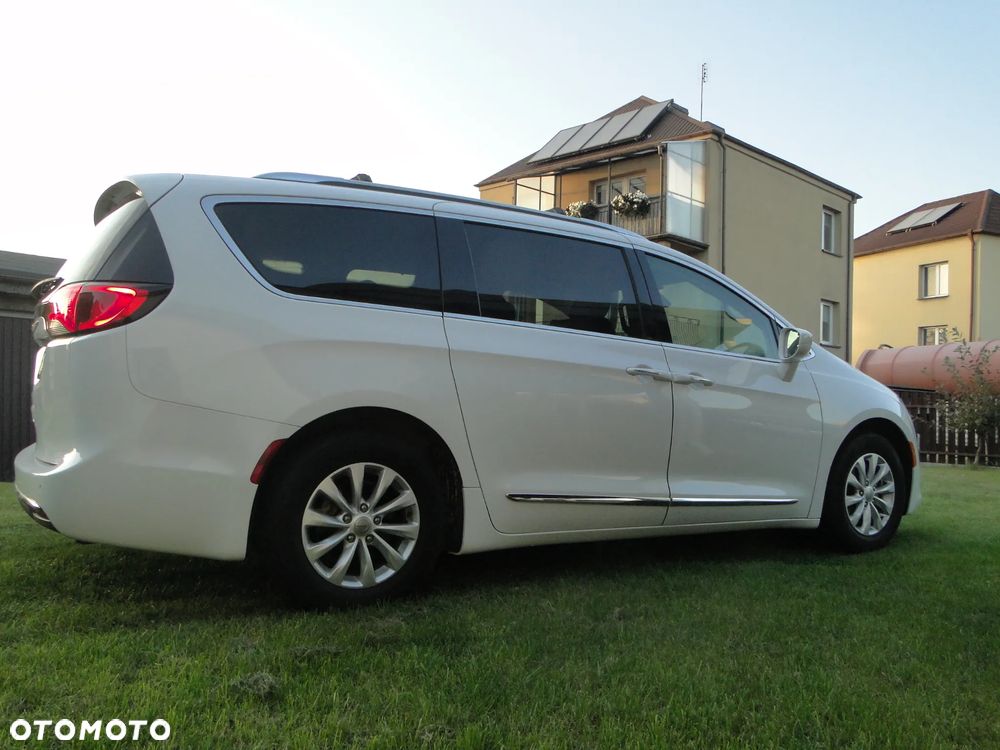 Chrysler Pacifica - 7