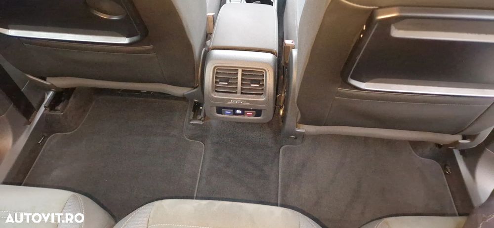 Volkswagen Touran 2.0 TDI SCR UNITED - 13