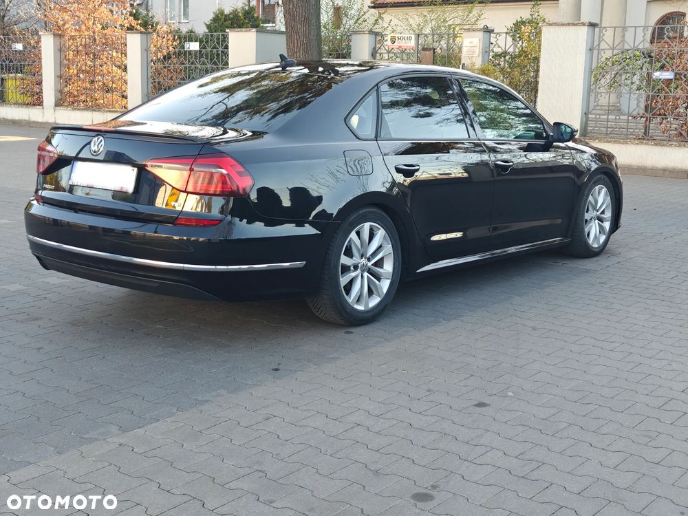 Volkswagen Passat - 4