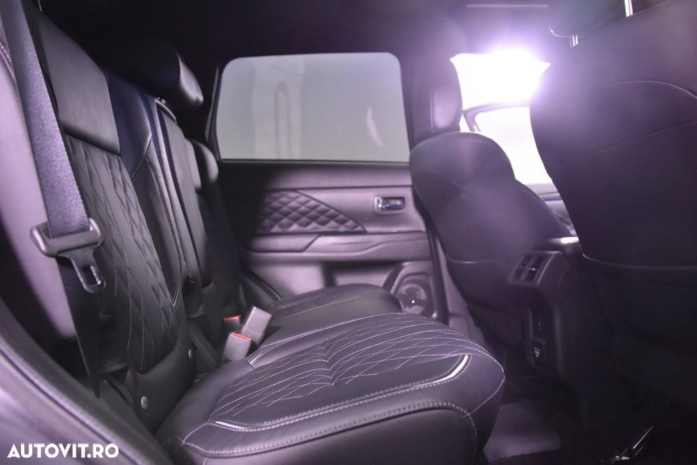 Mitsubishi Outlander - 12