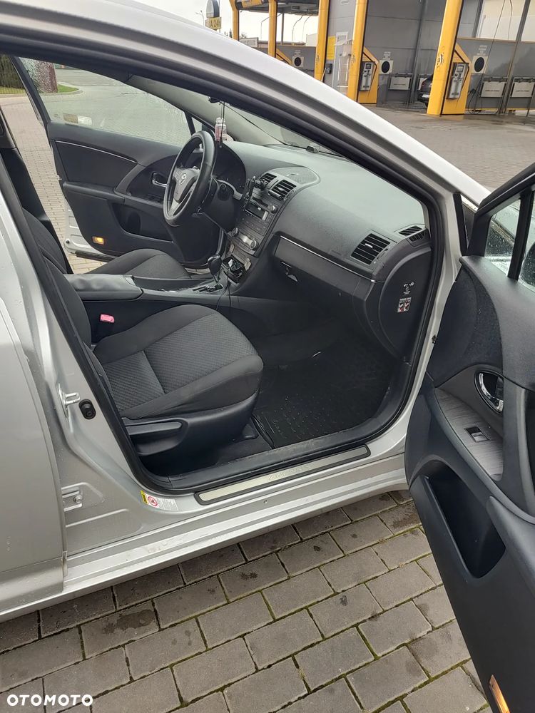 Toyota Avensis - 6