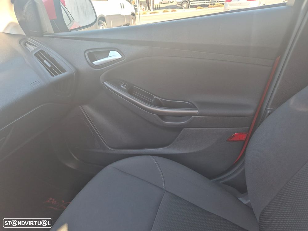 Ford Focus - 25