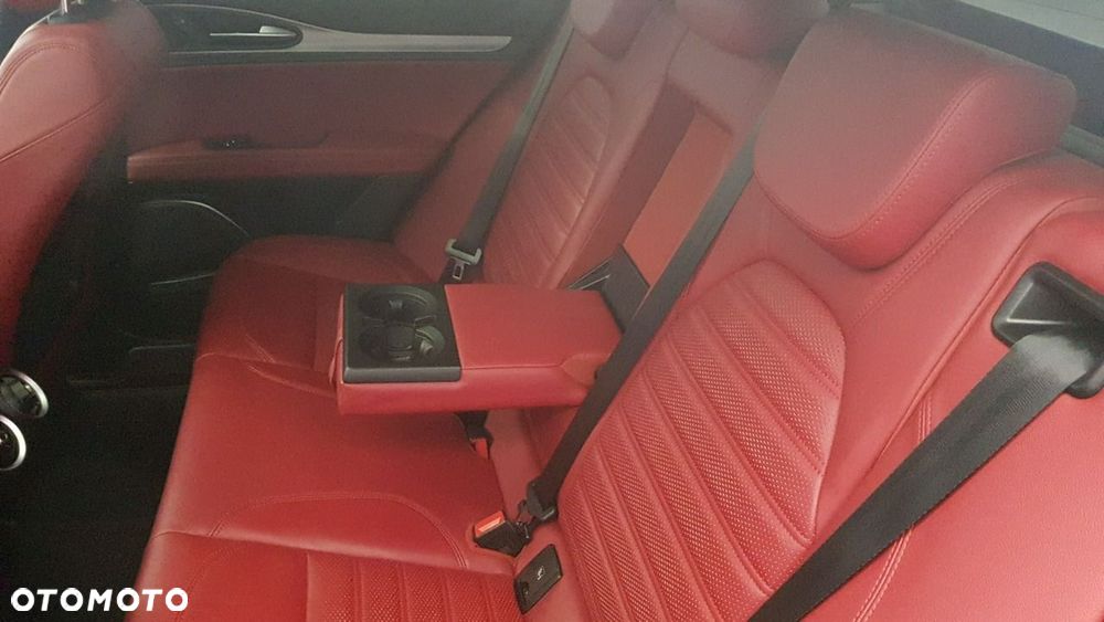 Alfa Romeo Stelvio - 16