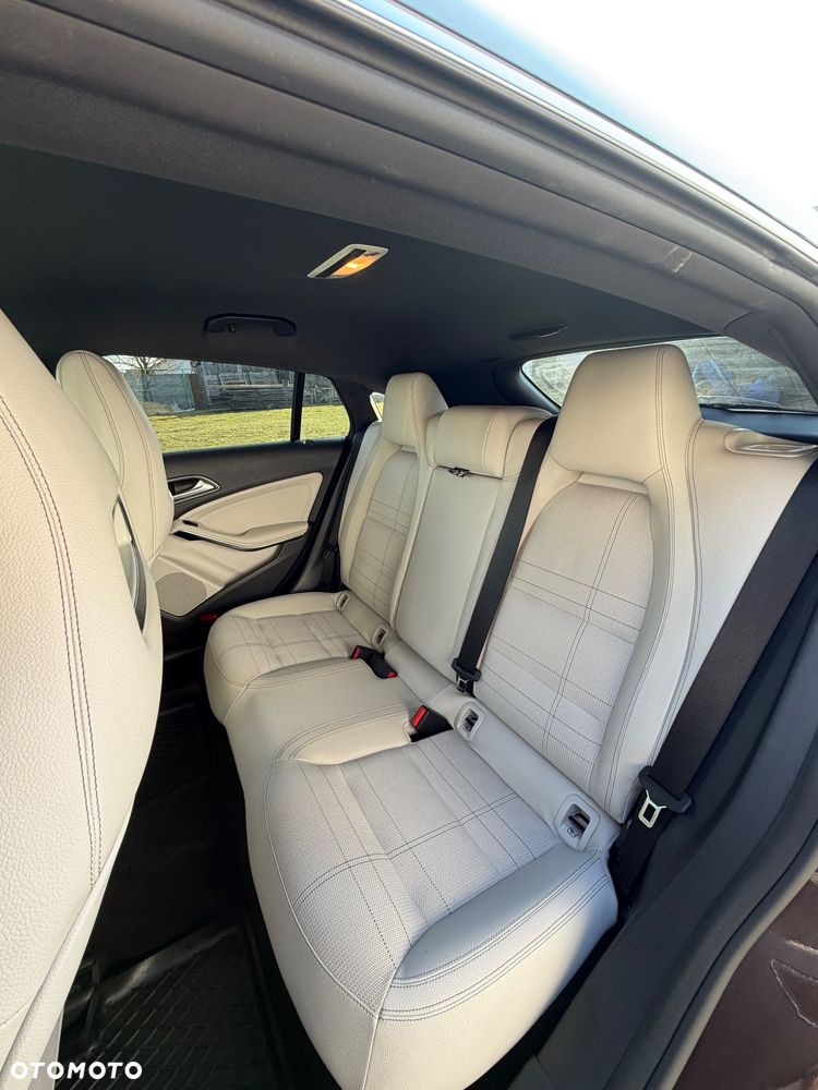 Mercedes-Benz CLA - 27
