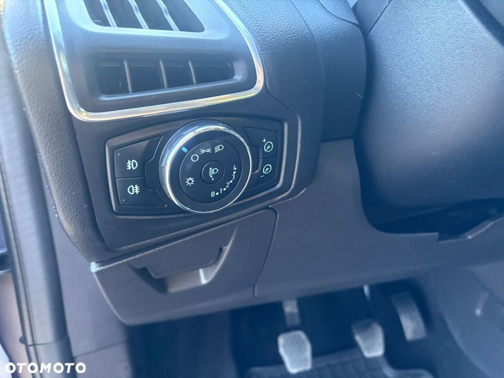 Ford Focus 1.6 Trend - 28