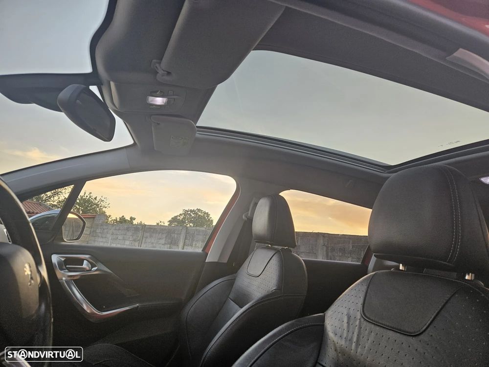 Peugeot 2008 1.2 PureTech Allure EAT6 - 15