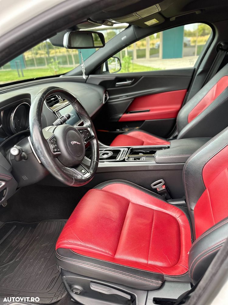 Jaguar XE 2.0 AWD R-Sport - 10