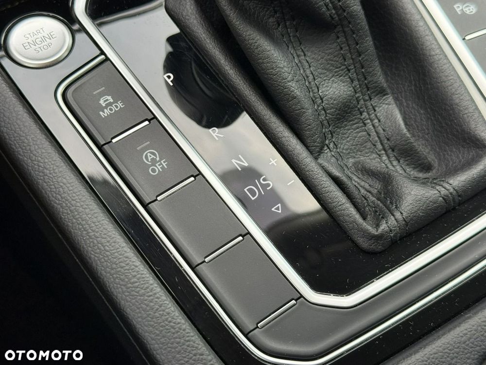 Volkswagen Passat Variant 2.0 TDI Elegance DSG - 19