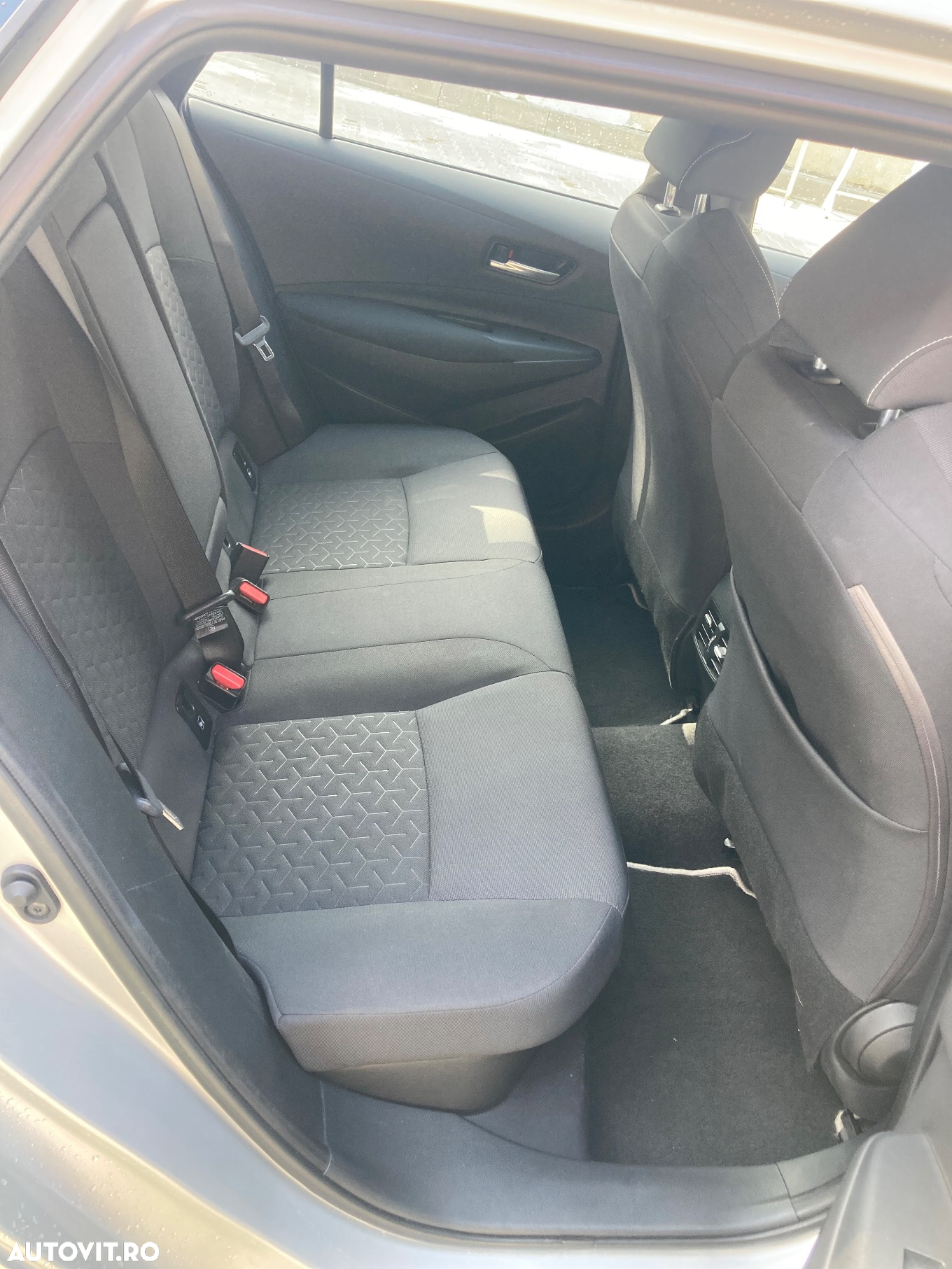 Toyota Corolla 1.8 HSD Business - 8