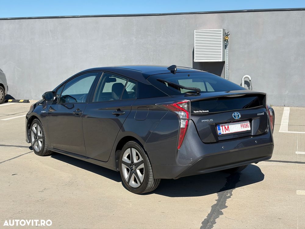 Toyota Prius (Hybrid) Executive - 11