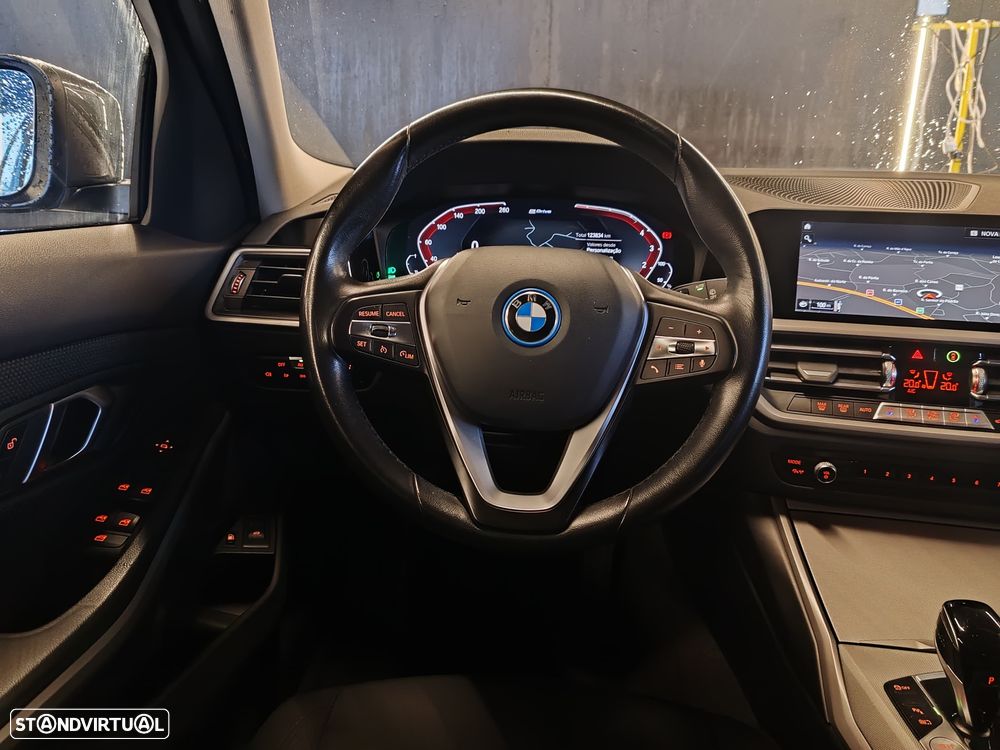 BMW 320 e Touring Corporate Edition Auto - 13
