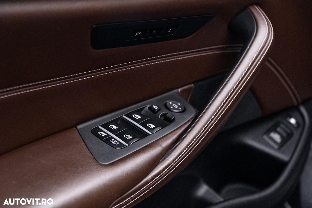BMW Seria 5 530e iPerformance Aut. Luxury Line - 31