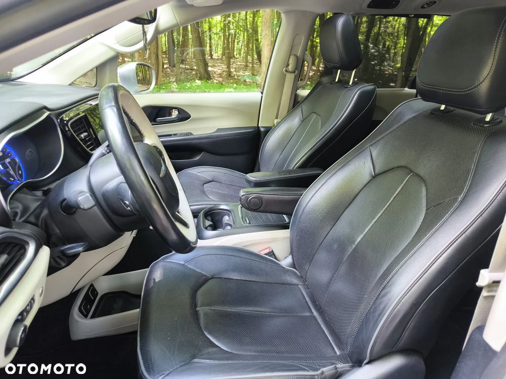 Chrysler Pacifica - 17