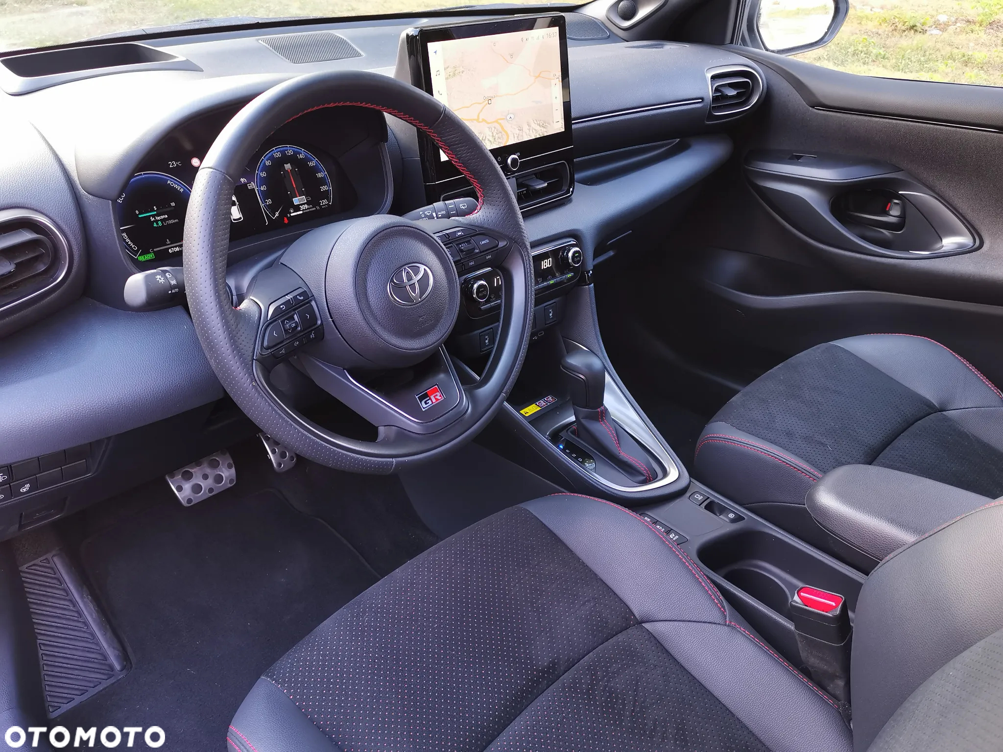 Toyota Yaris Hybrid 1.5 GR Sport - 10