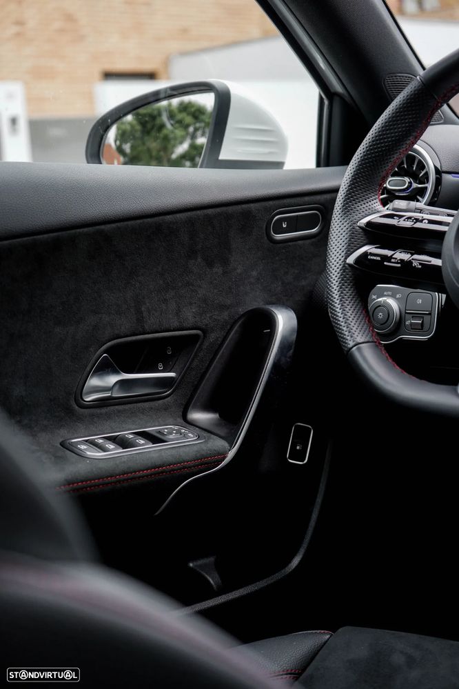 Mercedes-Benz A 250 e AMG Line - 32