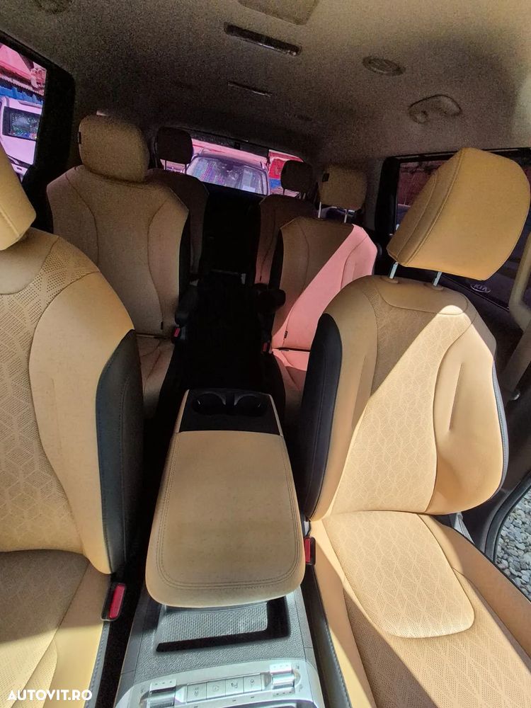Kia Carnival - 31