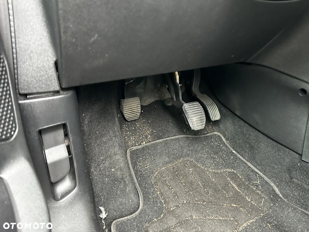 Peugeot 208 - 25
