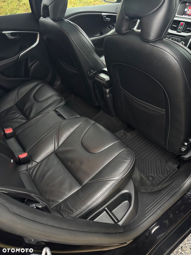 Volvo V40 D3 Drive-E R-Design Momentum - 6