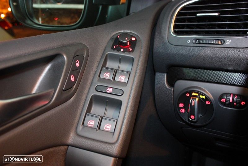 VW Golf 2.0 TDi Confortline - 32