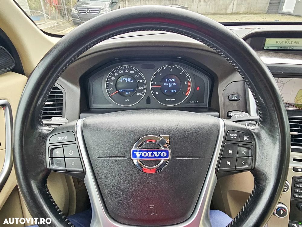 Volvo XC 60 D3 AWD Aut. Momentum - 14