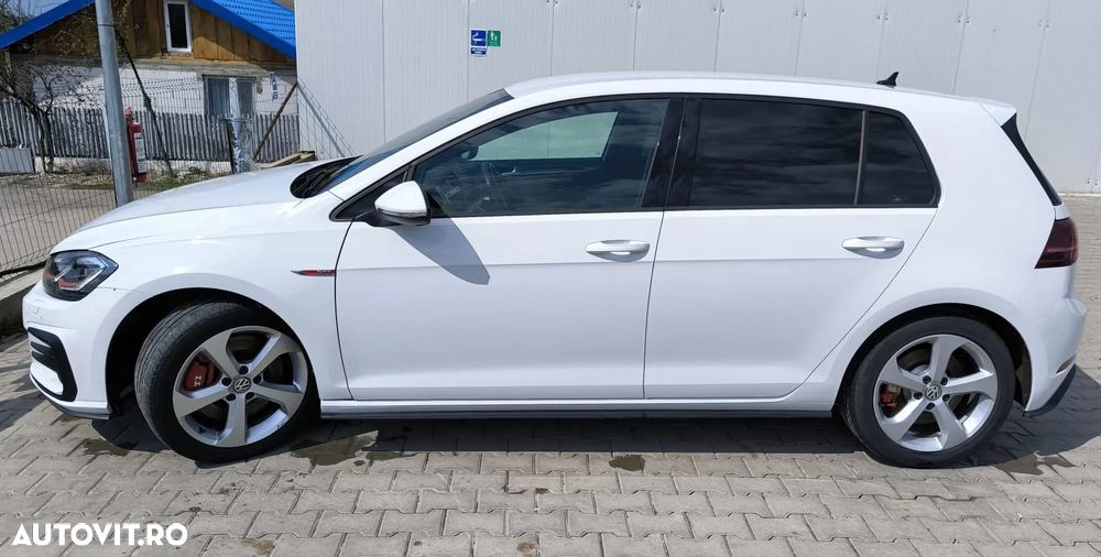 Volkswagen Golf - 6