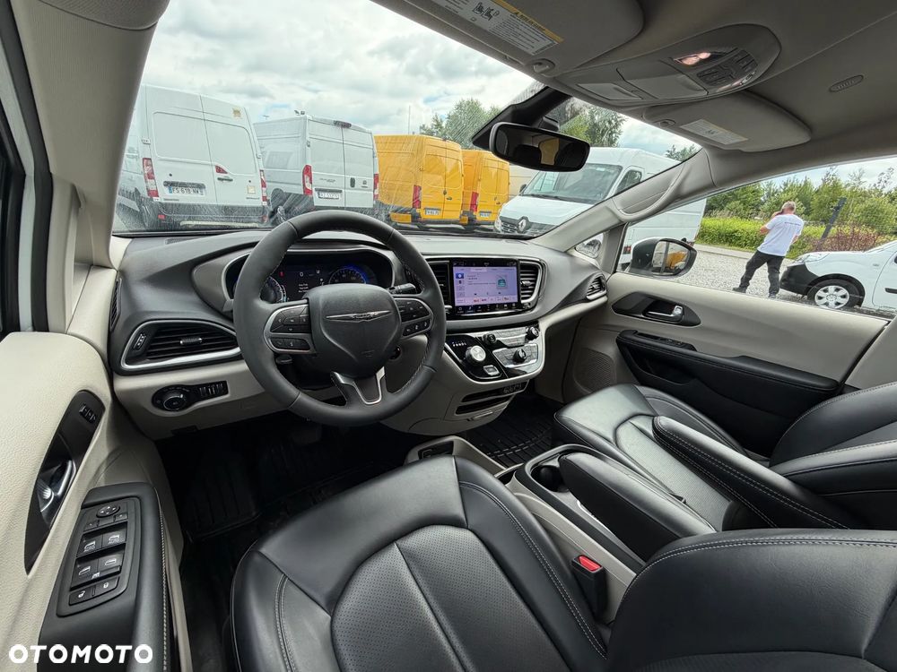 Chrysler Pacifica - 10