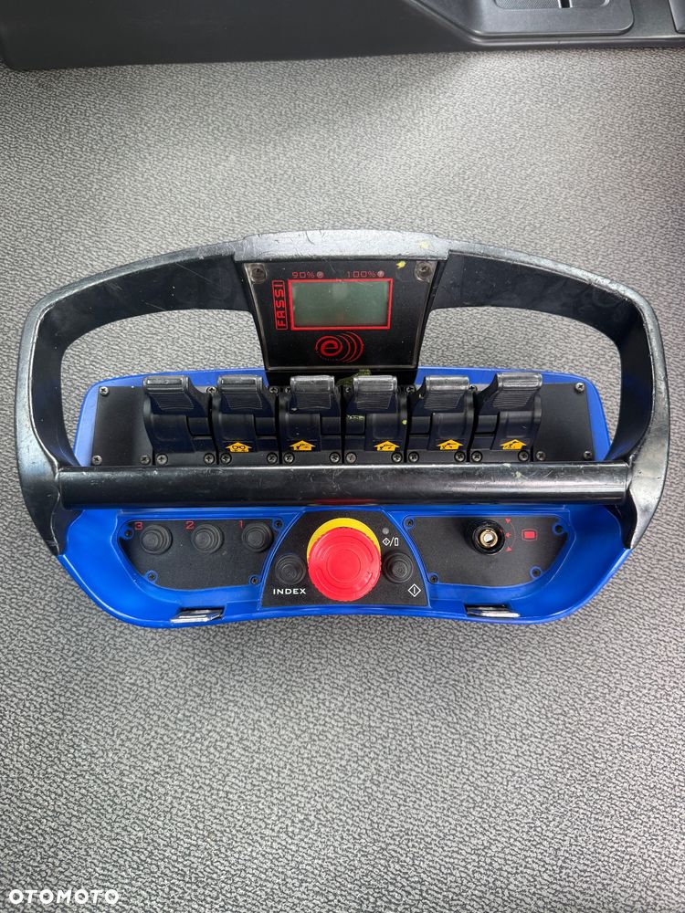 Renault C 320 SKRZYNIA 7.40m HDS FASSI F120B.1.22 + PILOT / 4x2 / STAN BDB - 24