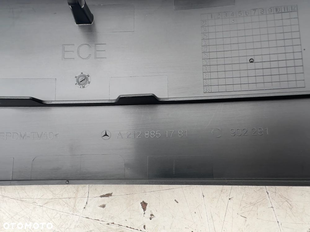 PODKLADKA POD TABLICE REJESTRACYJNA MERCEDES E W212 ORYGINAL NOWA 2128851781 - 4