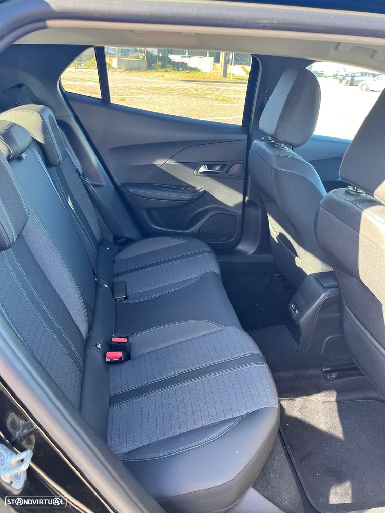 Peugeot 2008 1.2 PureTech Allure Pack EAT8 - 5